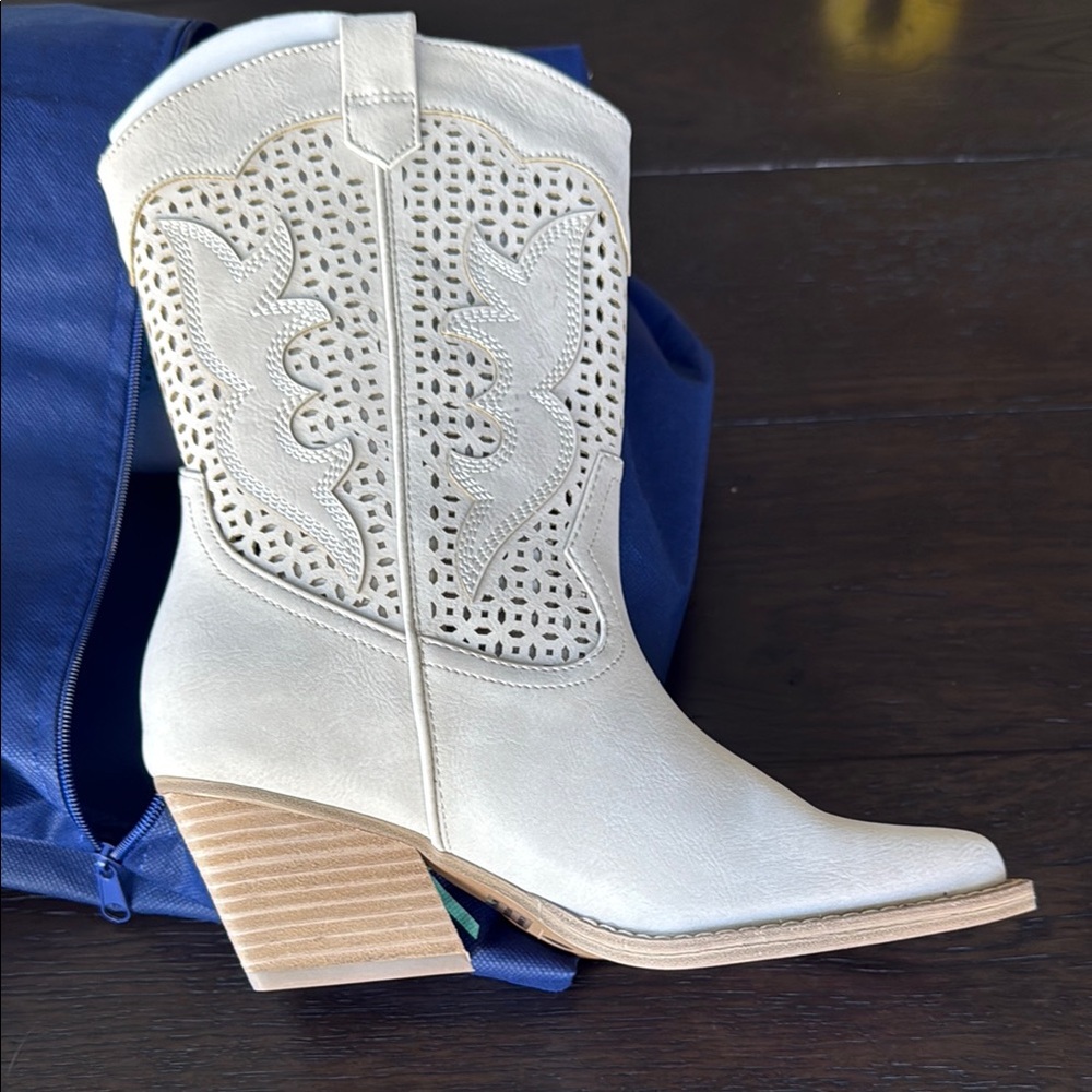 Women's Cream Western Ankle Boots